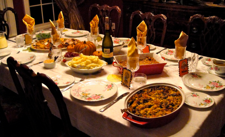 Thanksgiving+setups+vary+depending+on+the+family.
